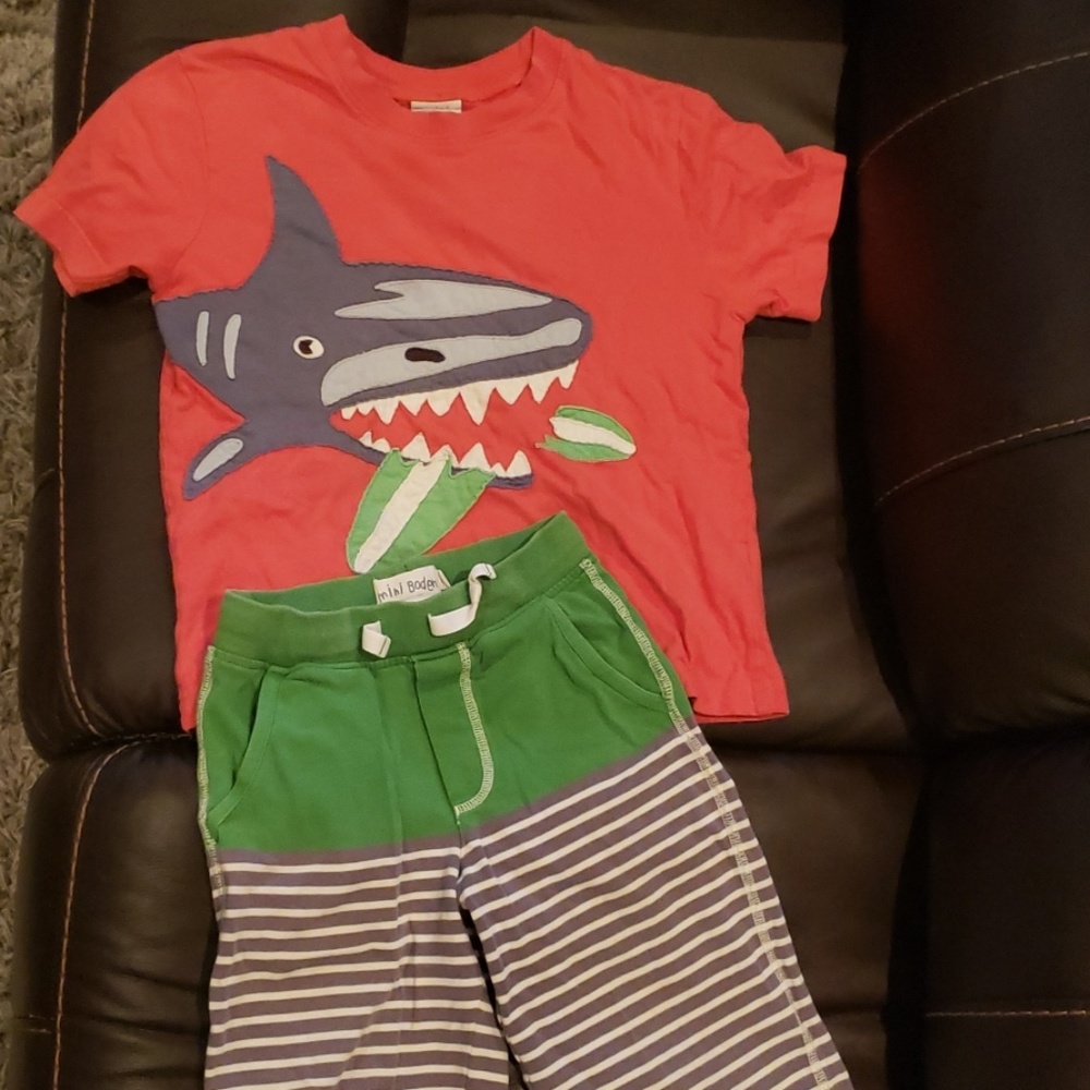 Mini Boden boys shark shirt striped shorts 7 8